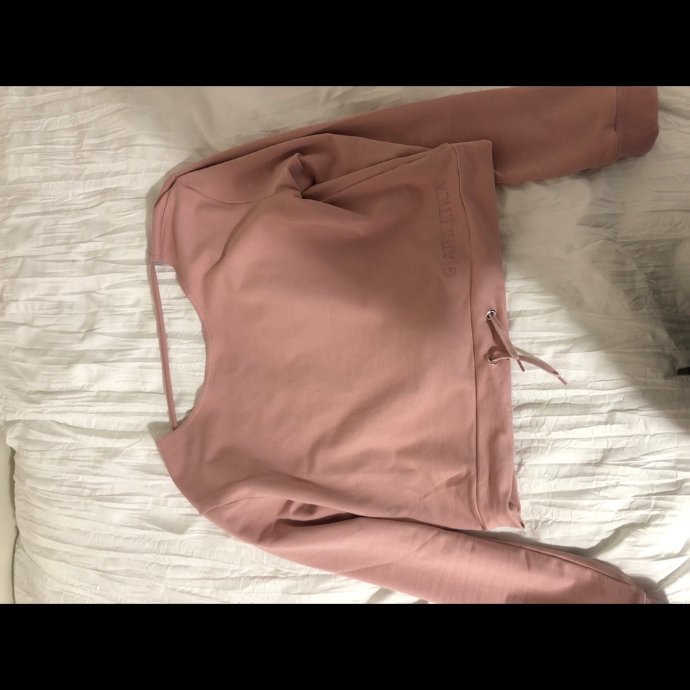 G athletica shirt